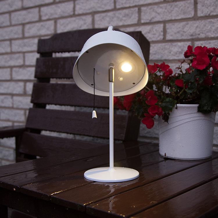 Solcelleladet bordlampe